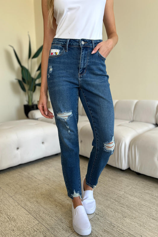 Judy Blue Distressed Queen Of Hearts Boyfriend Jeans